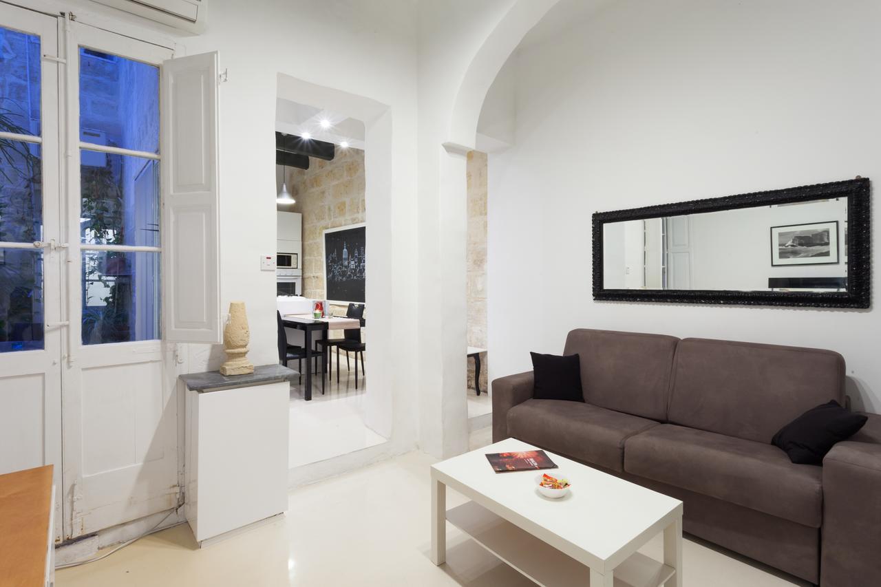 Your Apartment Флоріана Екстер'єр фото